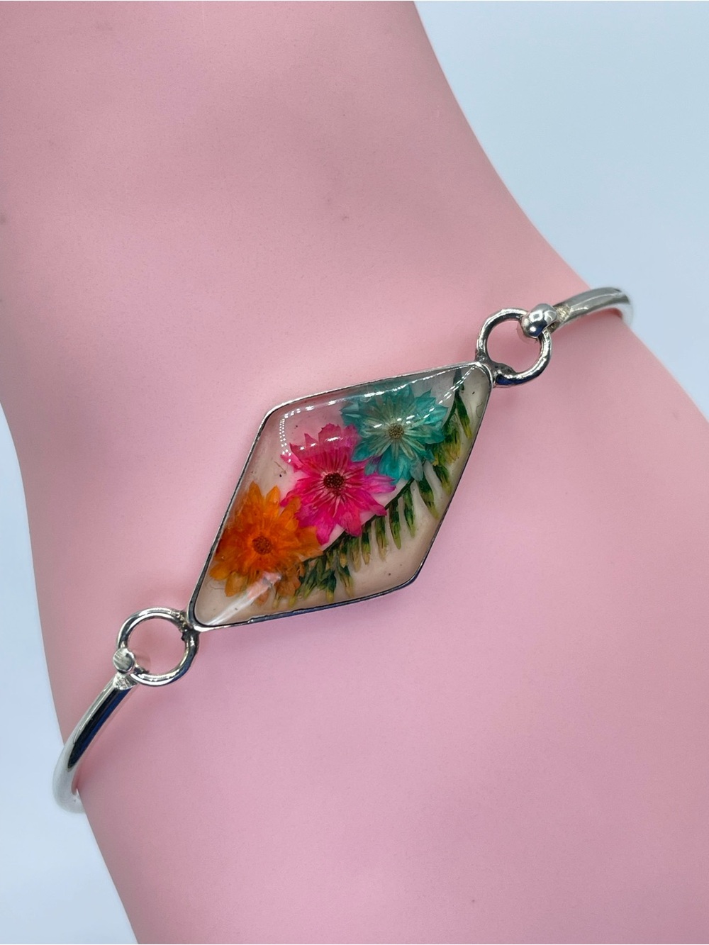 Vintage Taxco Mexico Silver Tone Resin Pressed Flower Bangle Bracelet Boho